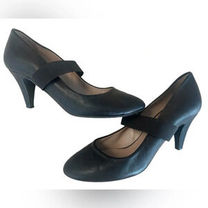 DKNY brown ballet heels size 7.5 made in Italy with kitten heel- great used cond